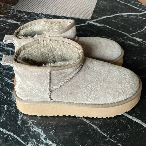 UGG Women's Platform Boots - Picture 2 of 6